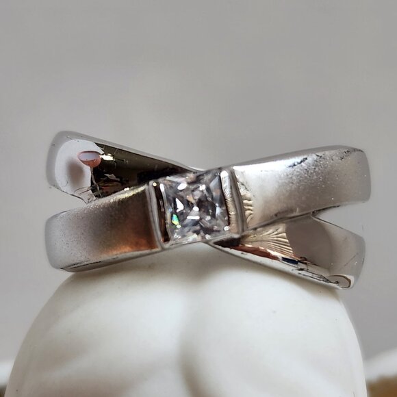 Vintage Estate Owned 18K GE Minimalist Ring Size 8 - Picture 3 of 11